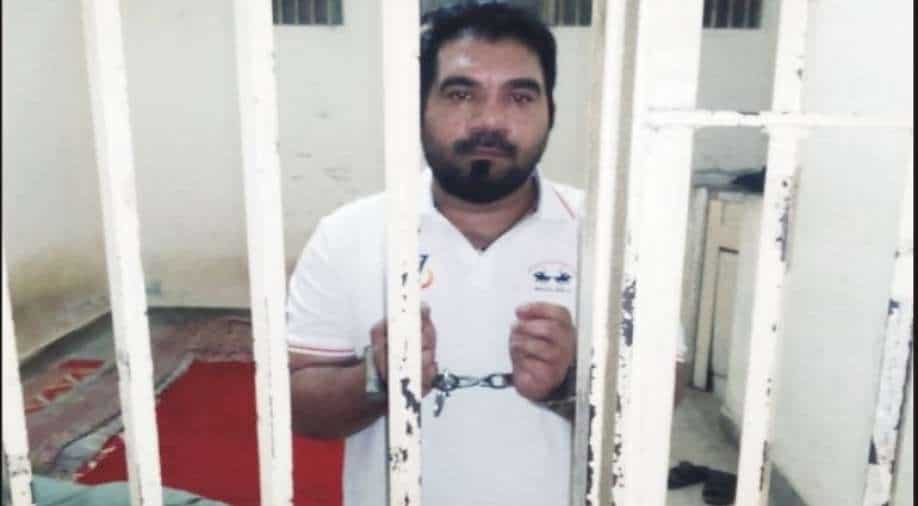 تماشا کنید: یوتیوبر پاکستانی به دلیل "شوخی" برای ارعاب زنان به دلیل عدم استفاده از روسری زندانی شد.