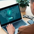 بهترین VPN 2021: 10 بهترین معاملات VPN در ایالات متحده و انگلستان "width =" 120 "height =" 120 "data-amp-layout =" responsive 